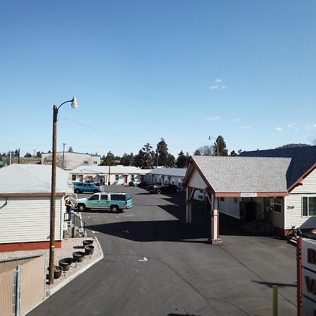 Bend Value Inn Exterior photo