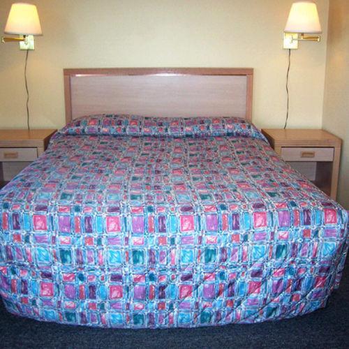 Bend Value Inn Room photo