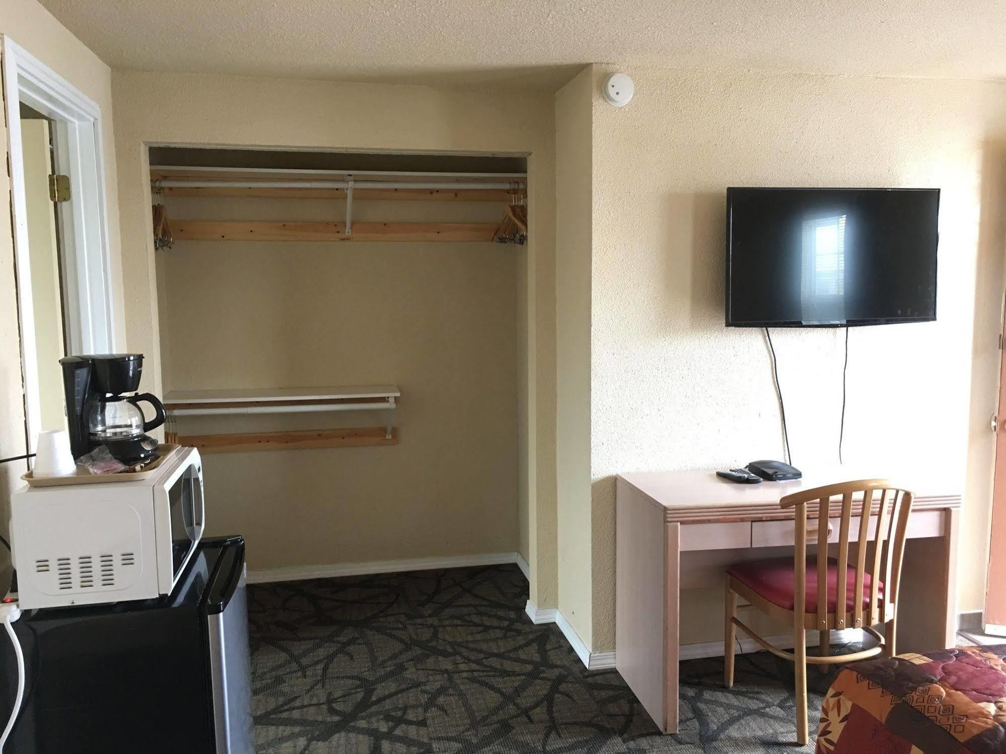 Bend Value Inn Exterior photo